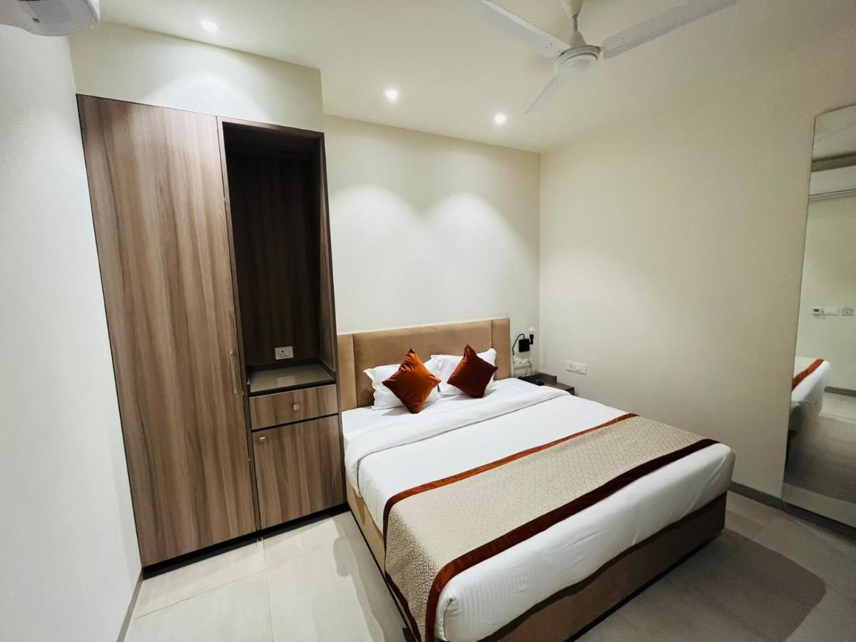 Hotel The Royal Vista พาราณสี ภายนอก รูปภาพ