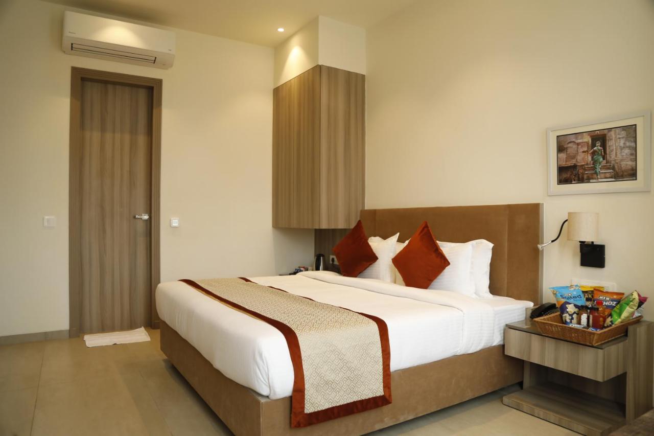 Hotel The Royal Vista พาราณสี ภายนอก รูปภาพ
