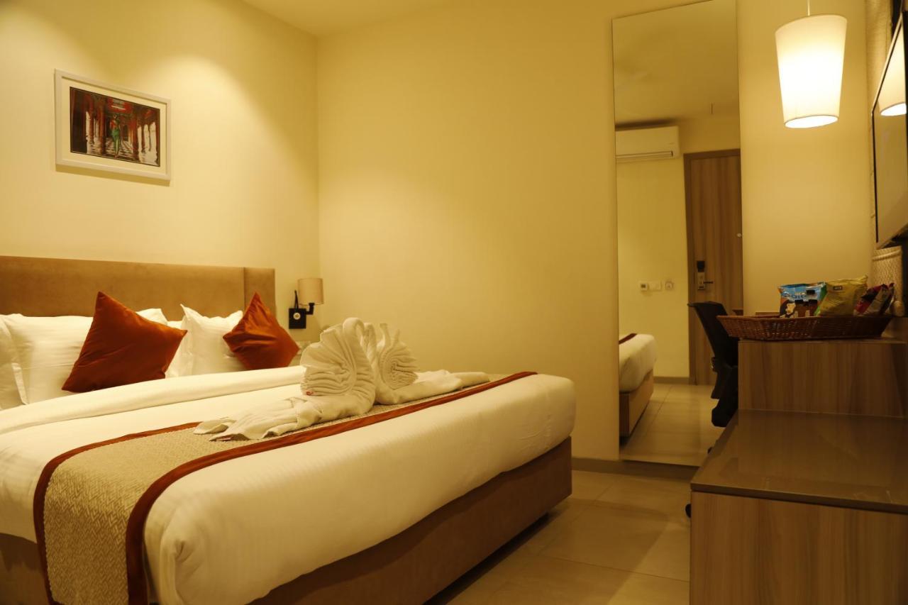 Hotel The Royal Vista พาราณสี ภายนอก รูปภาพ