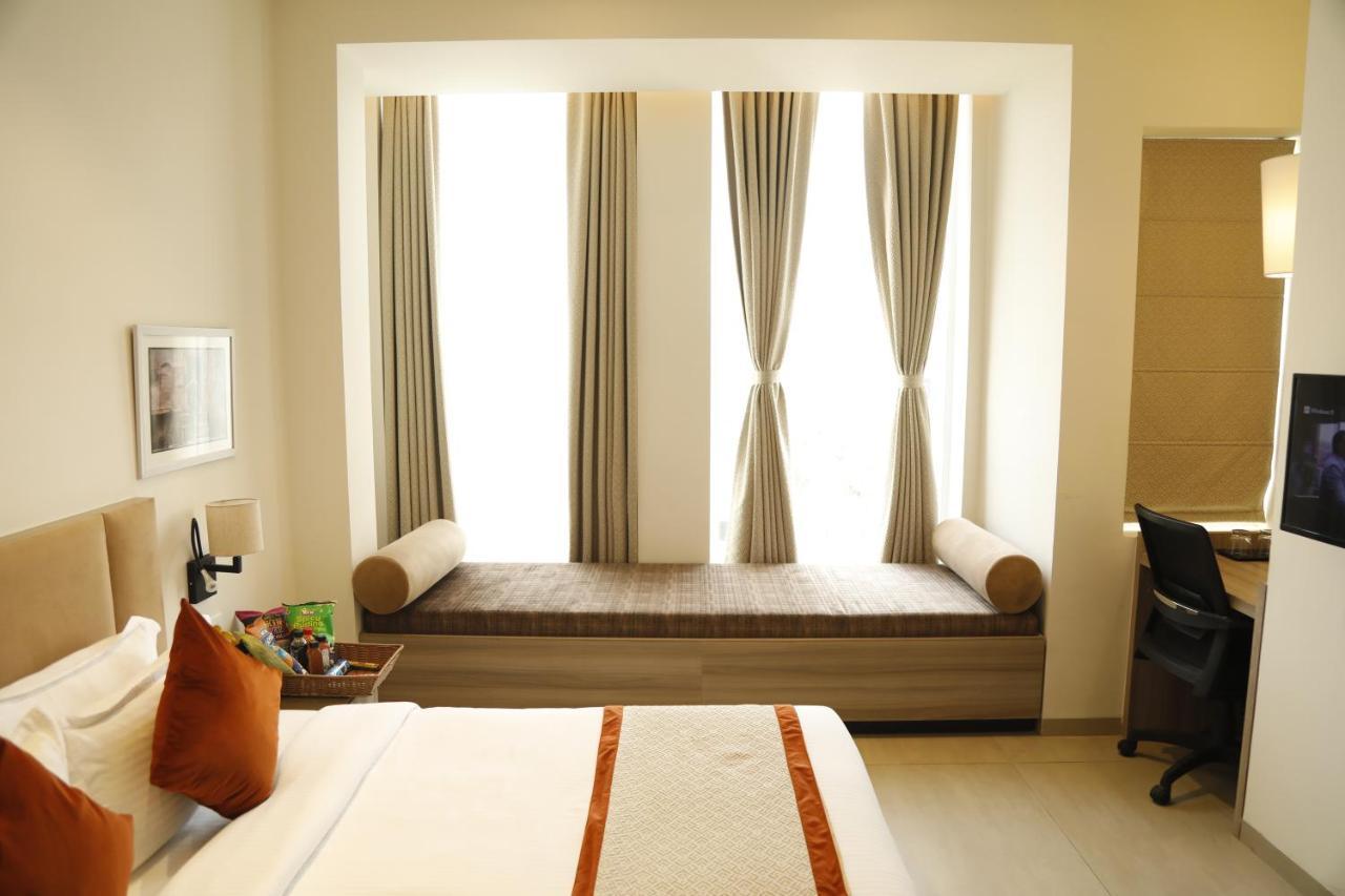 Hotel The Royal Vista พาราณสี ภายนอก รูปภาพ