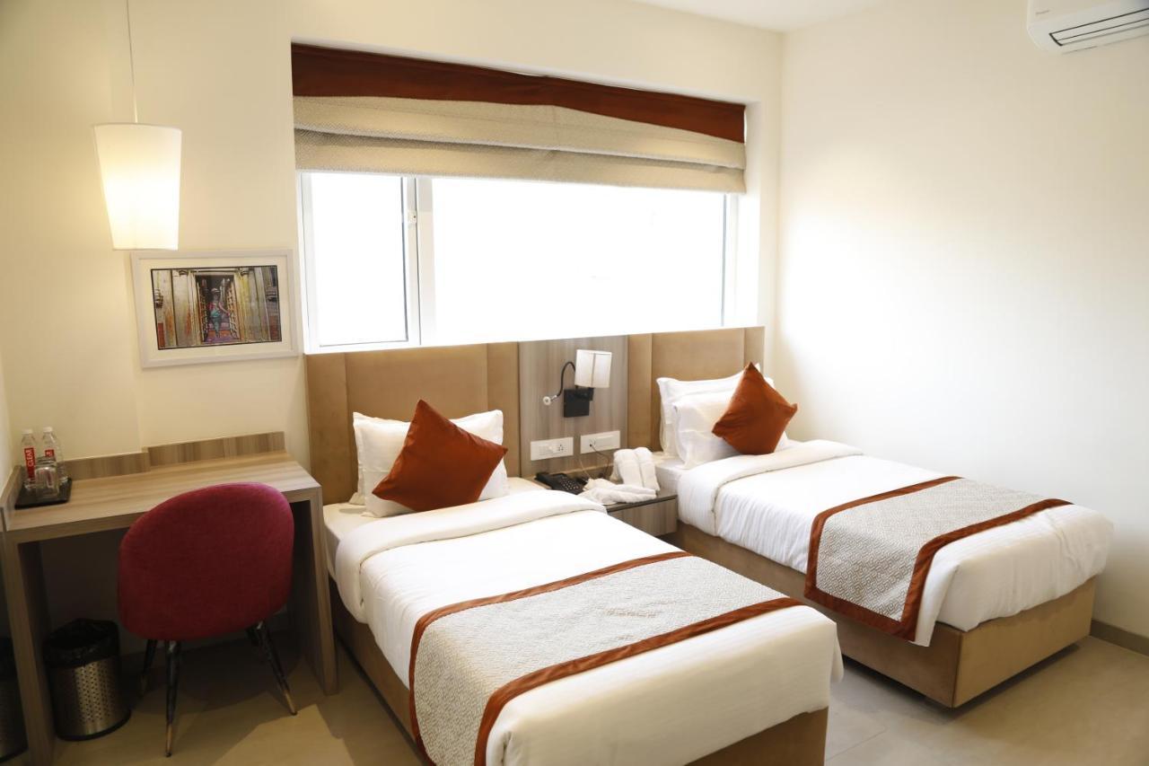 Hotel The Royal Vista พาราณสี ภายนอก รูปภาพ