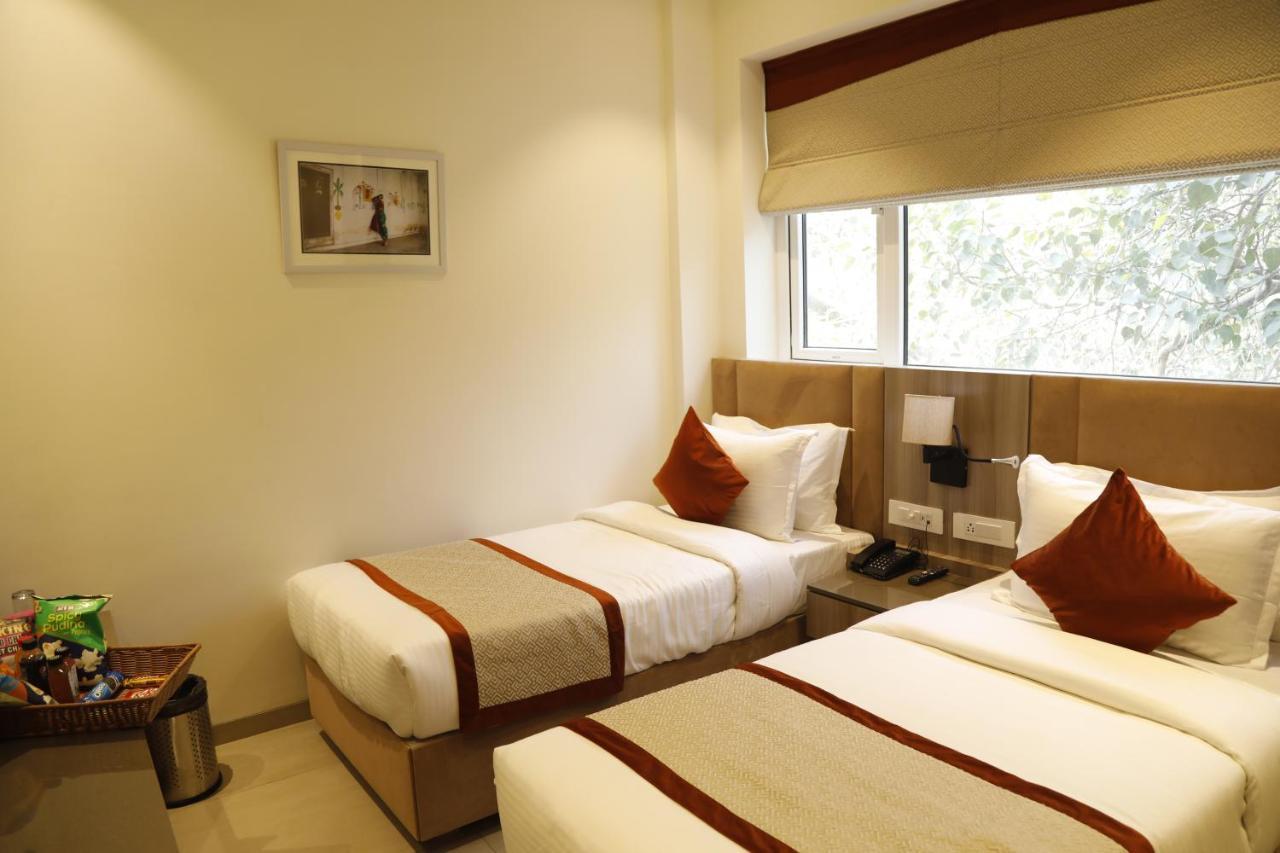 Hotel The Royal Vista พาราณสี ภายนอก รูปภาพ