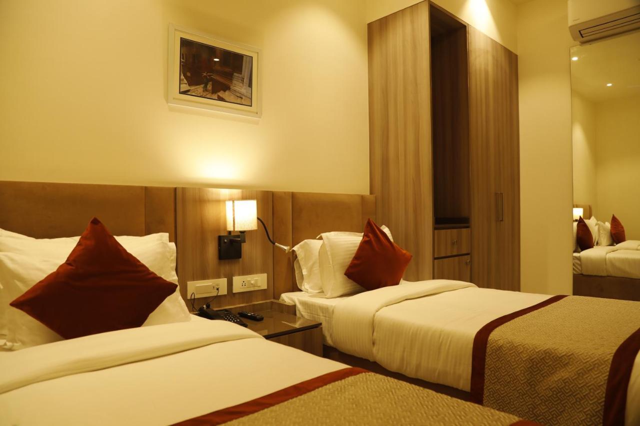 Hotel The Royal Vista พาราณสี ภายนอก รูปภาพ