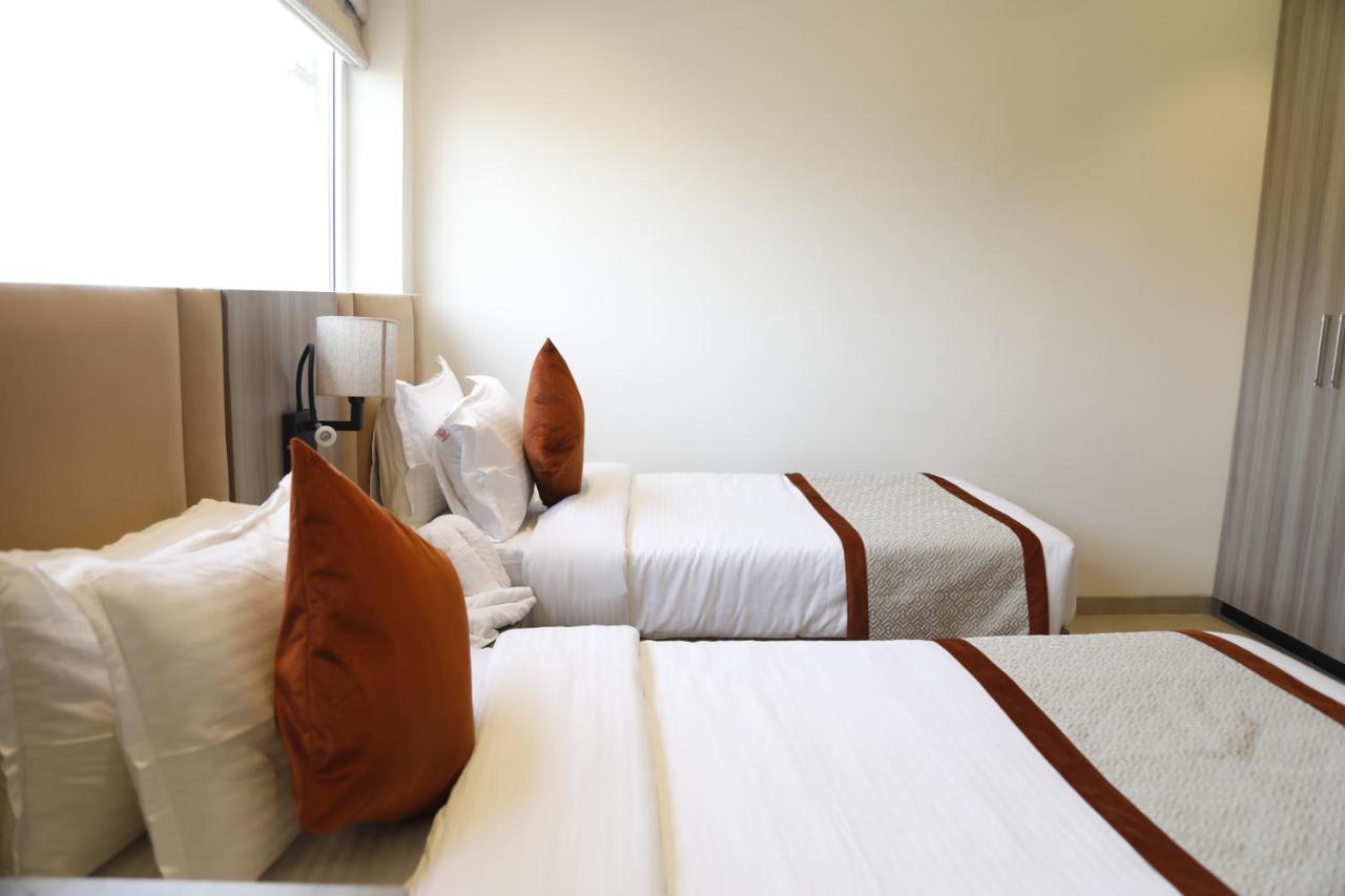 Hotel The Royal Vista พาราณสี ภายนอก รูปภาพ
