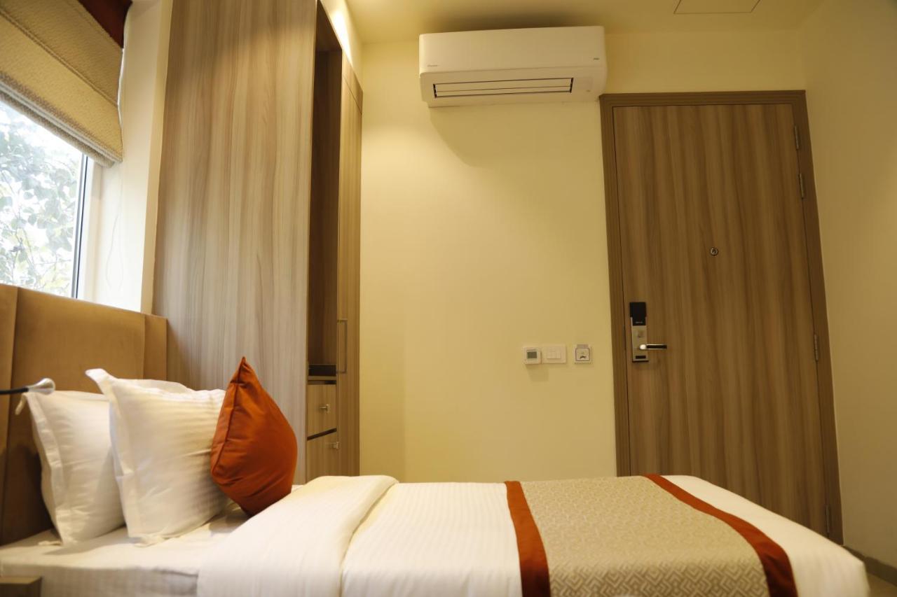 Hotel The Royal Vista พาราณสี ภายนอก รูปภาพ