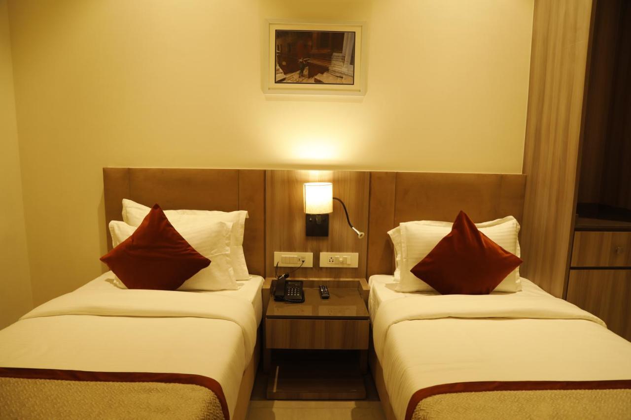 Hotel The Royal Vista พาราณสี ภายนอก รูปภาพ