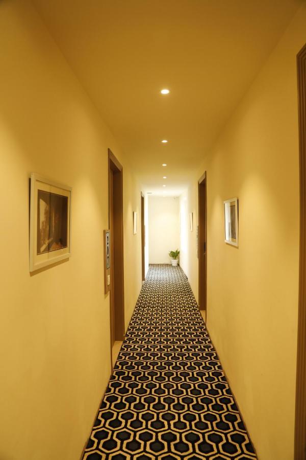 Hotel The Royal Vista พาราณสี ภายนอก รูปภาพ