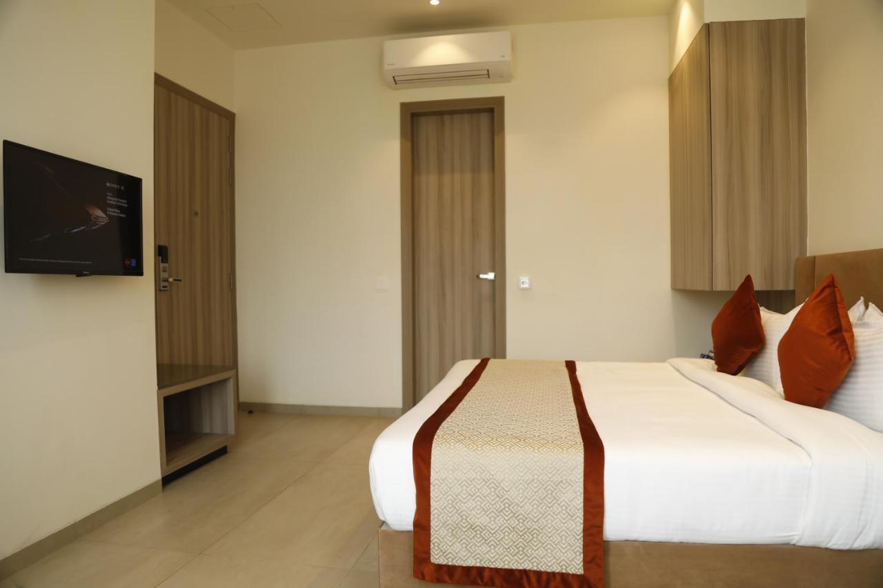 Hotel The Royal Vista พาราณสี ภายนอก รูปภาพ