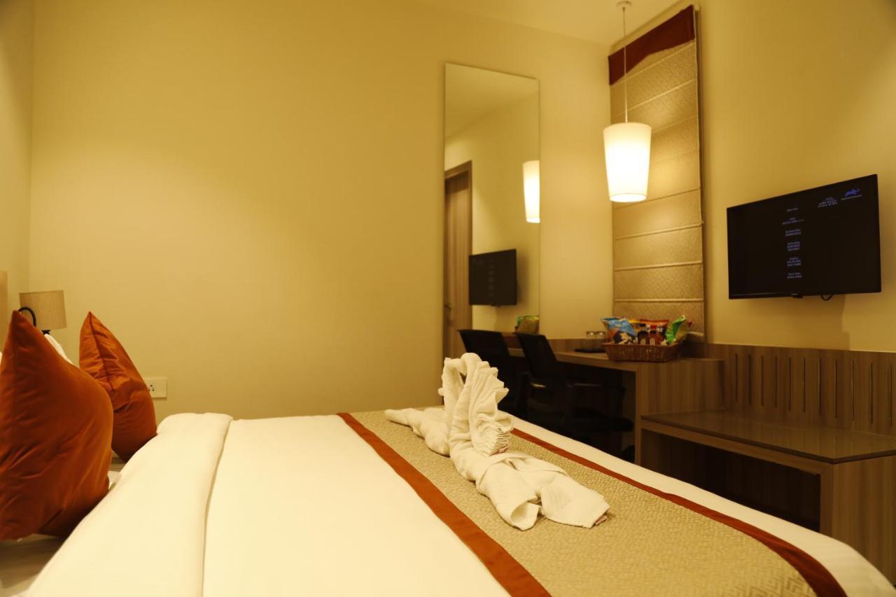 Hotel The Royal Vista พาราณสี ภายนอก รูปภาพ