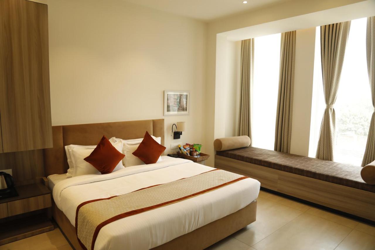 Hotel The Royal Vista พาราณสี ภายนอก รูปภาพ