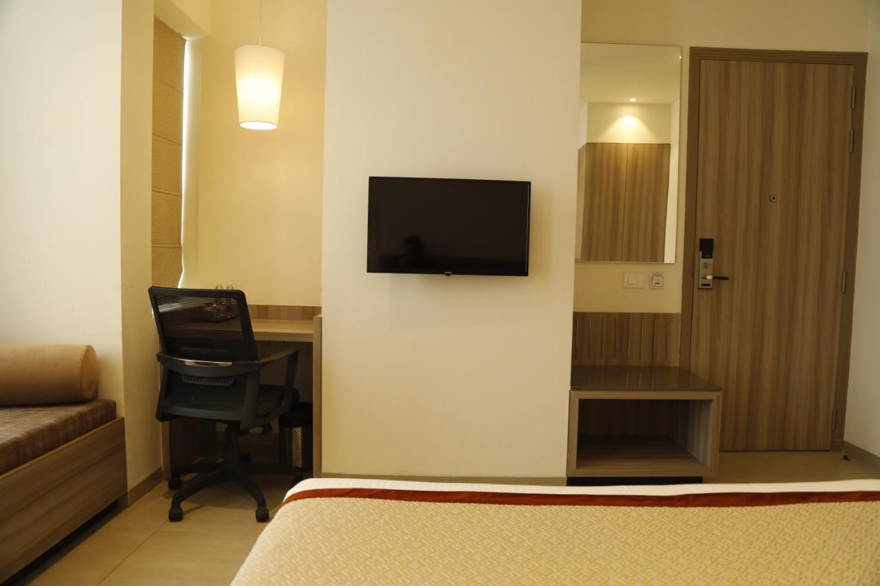 Hotel The Royal Vista พาราณสี ภายนอก รูปภาพ