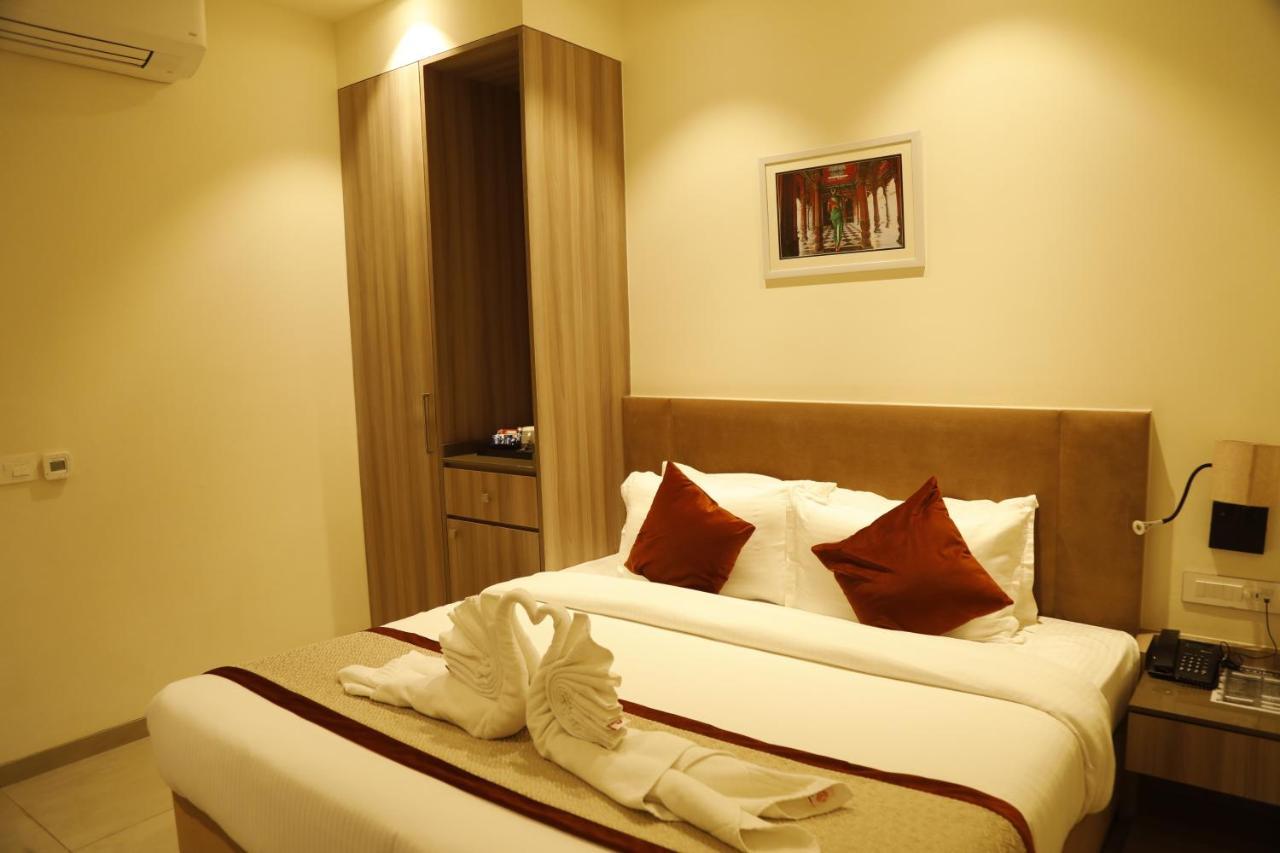 Hotel The Royal Vista พาราณสี ภายนอก รูปภาพ