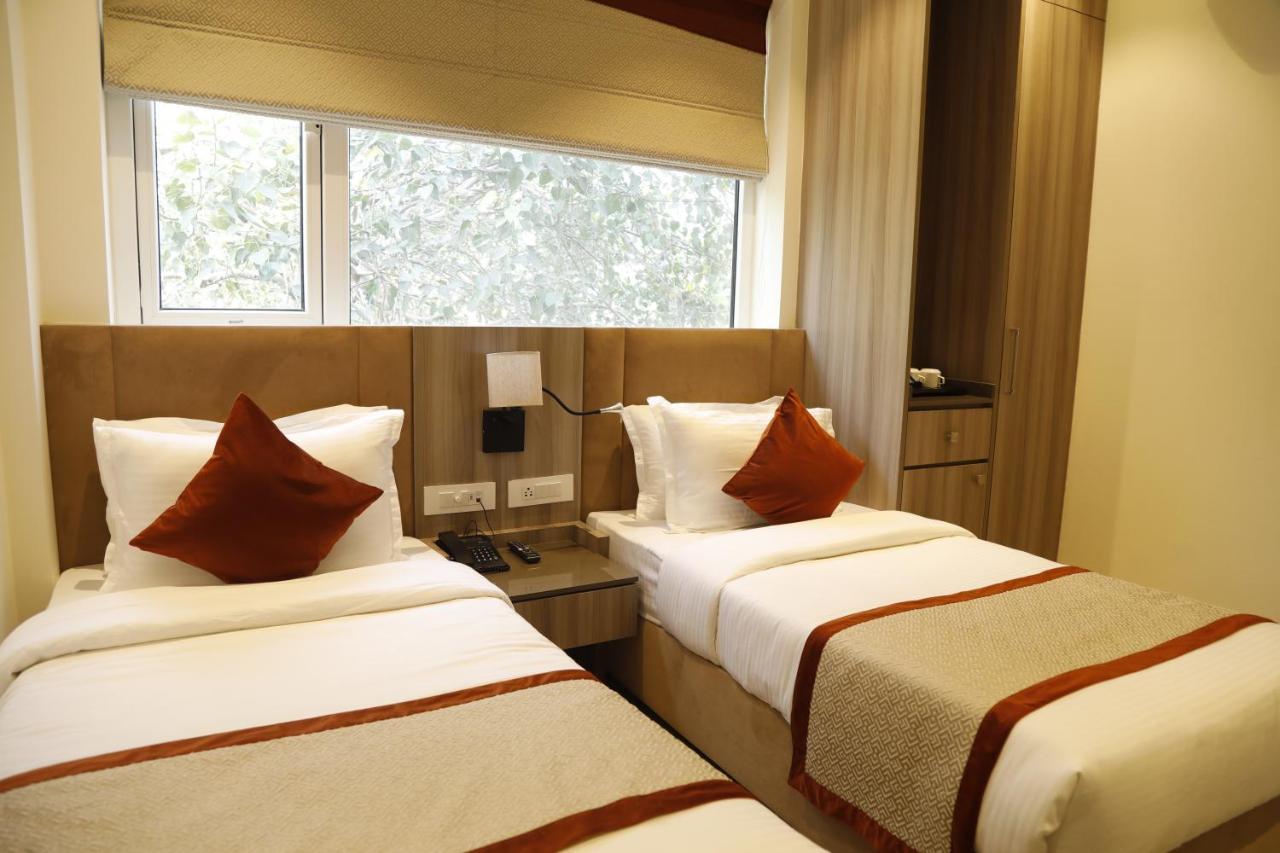 Hotel The Royal Vista พาราณสี ภายนอก รูปภาพ