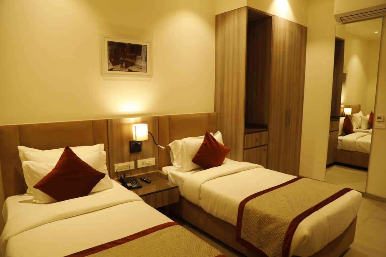 Hotel The Royal Vista พาราณสี ภายนอก รูปภาพ
