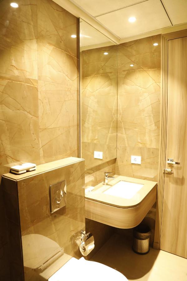 Hotel The Royal Vista พาราณสี ภายนอก รูปภาพ