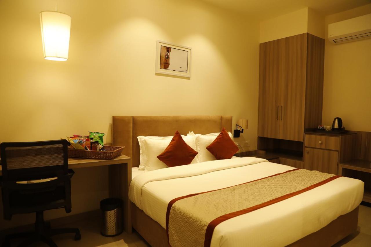 Hotel The Royal Vista พาราณสี ภายนอก รูปภาพ