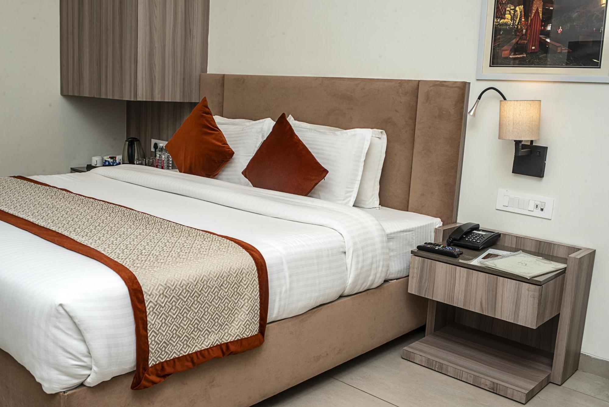 Hotel The Royal Vista พาราณสี ภายนอก รูปภาพ
