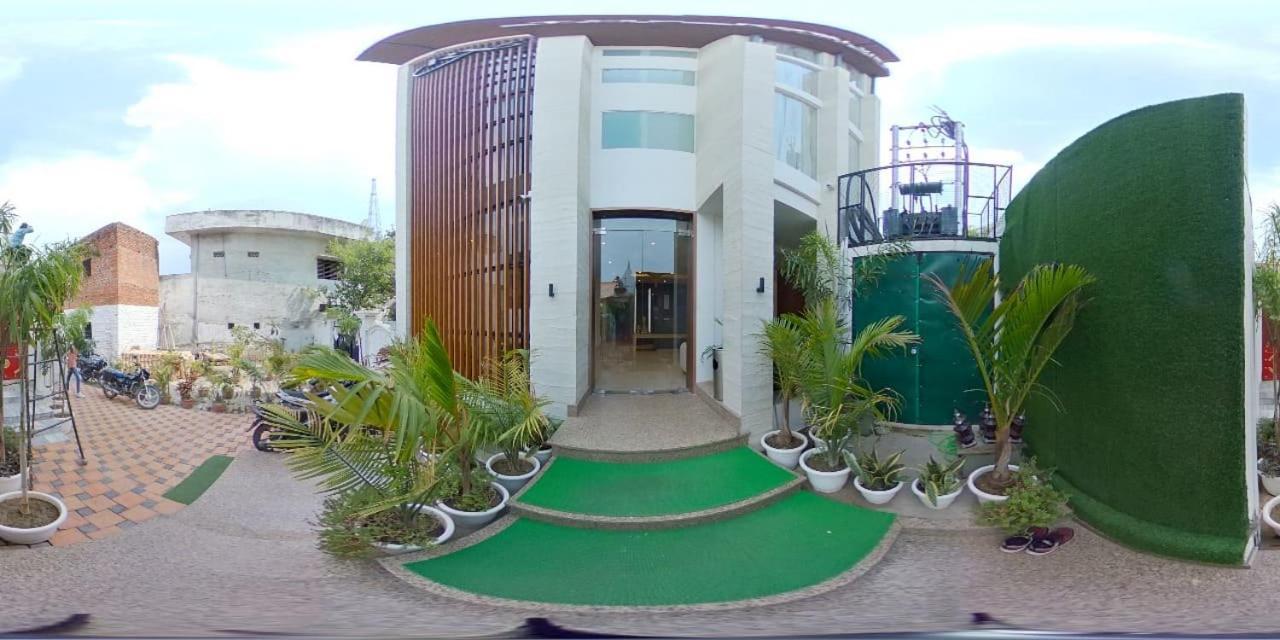 Hotel The Royal Vista พาราณสี ภายนอก รูปภาพ